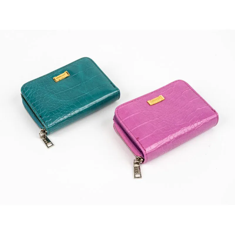 Quelle couleur de portefeuille dois-je acheter pour les femmes pour attirer la richesse?